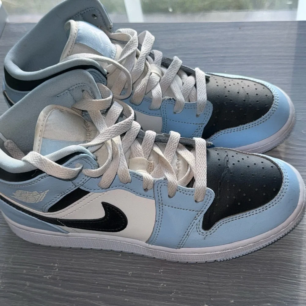Nike Sneakers in Light Blue‎ and White